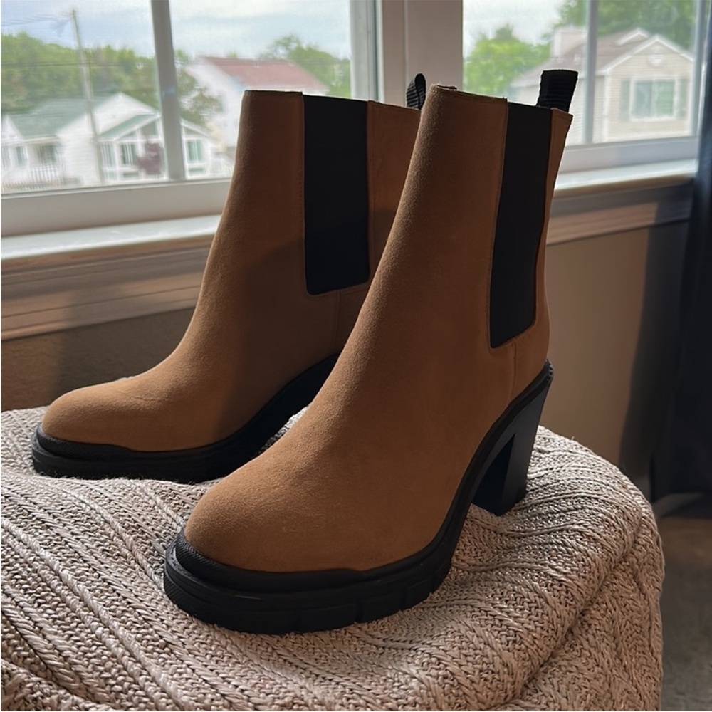 Marc Fisher Vanlissa Chelsea Lug Sole Boot | Brand New